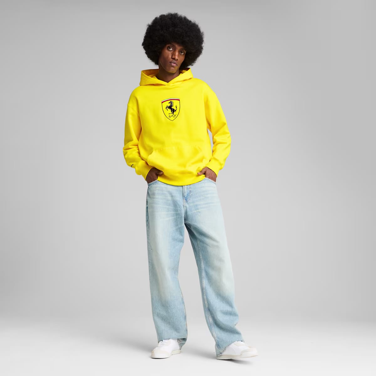 Puma Men's Regular Fit Scuderia Ferrari Race Big Shield Hoodie Yellow Medium